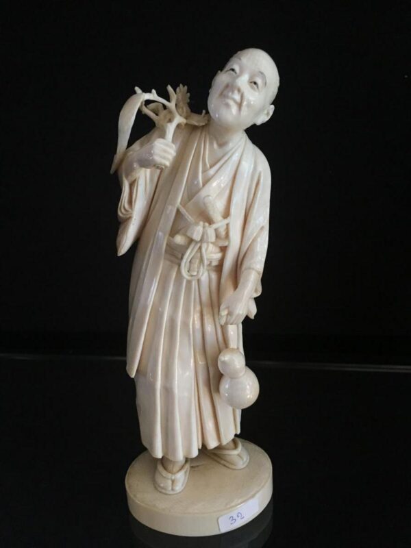 19th Century Ivory Okimono representing a Samurai - Image 5