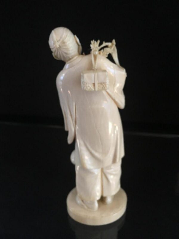 19th Century Ivory Okimono representing a Samurai - Image 2