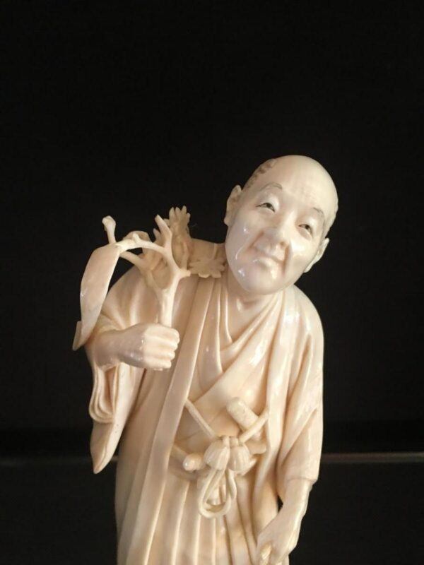 19th Century Ivory Okimono representing a Samurai - Image 3