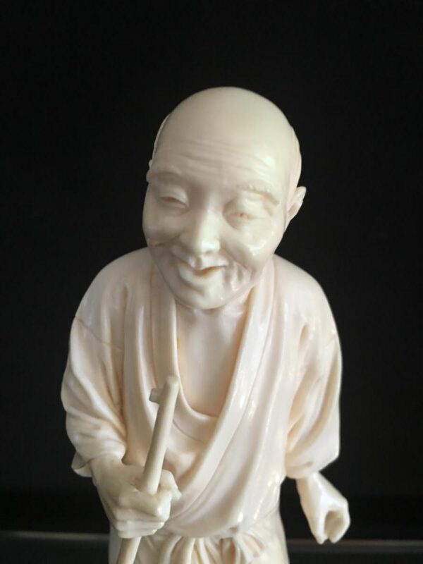 19th Century Ivory Okimono representing a Peasant - Image 2