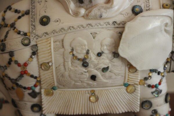 19th Century Ivory Okimono representing a Woman on an Elephant - Image 5