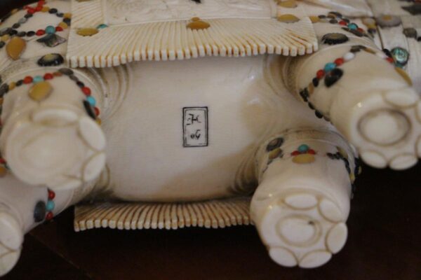 19th Century Ivory Okimono representing a Woman on an Elephant - Image 4
