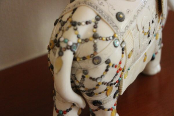 19th Century Ivory Okimono representing a Woman on an Elephant - Image 2