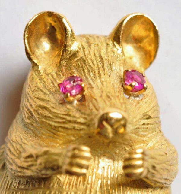 Adorable Gold & Ruby Mouse Brooch - Image 4