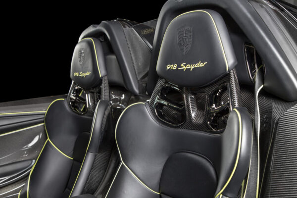 2015 Porsche 918 Spyder - Image 11