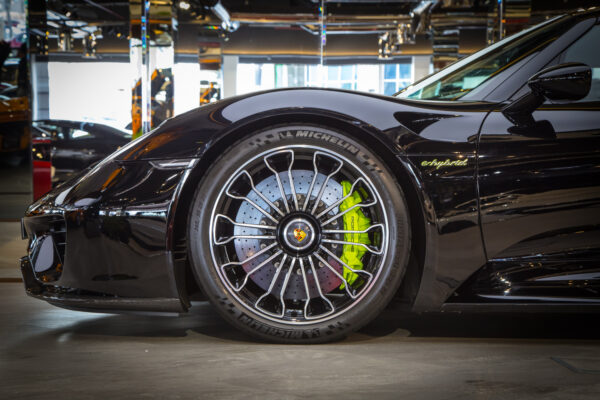 2015 Porsche 918 Spyder - Image 12