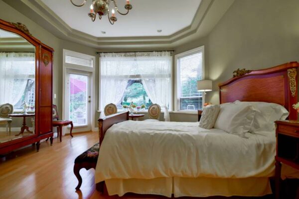 Luxury Golf Course Property in Coquitlam, Canada - Image 10