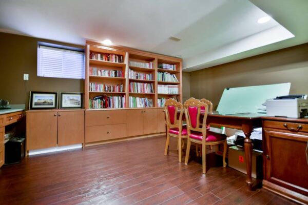 Luxury Golf Course Property in Coquitlam, Canada - Image 9