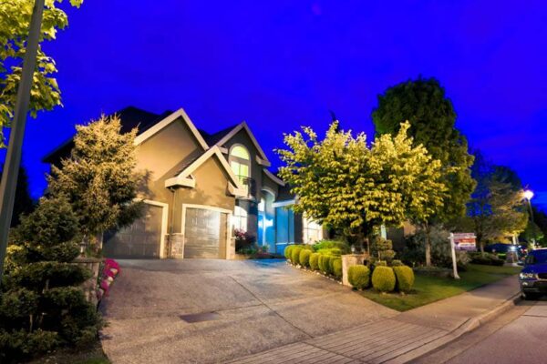Luxury Golf Course Property in Coquitlam, Canada - Image 2