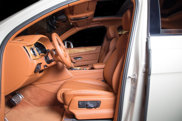 2017 Bentley Bentayga - Image 5