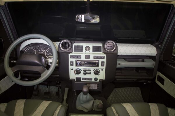 2016 Land Rover - Defender 90 SW - Image 7