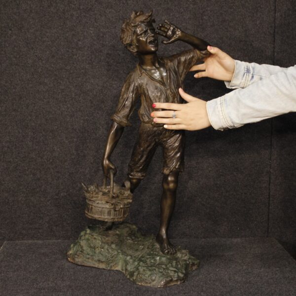 20th Century Neapolitan Signed Bronze depicting a Fish Seller - Image 5