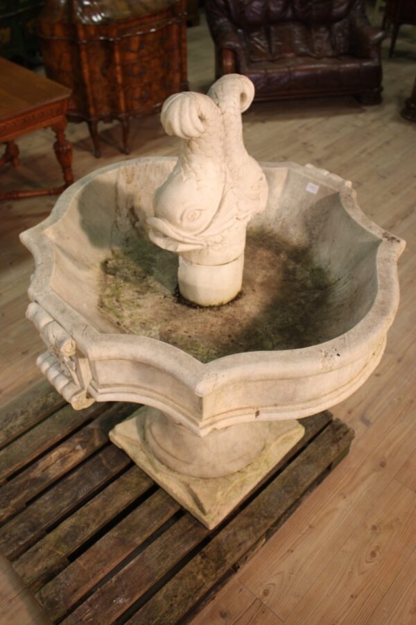 20th Century large Marble Fountain - Image 2