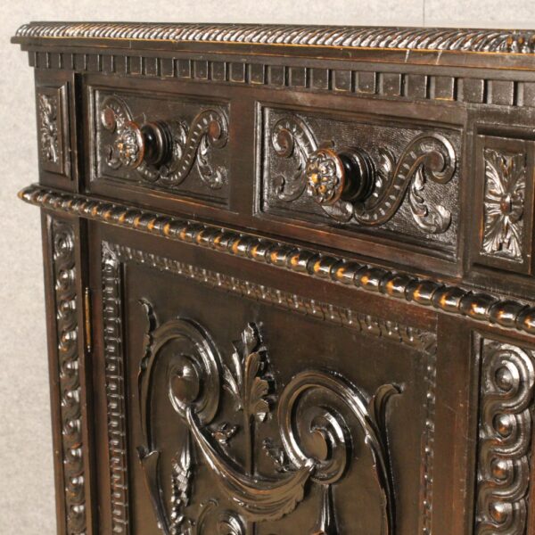 20th Century Renaissance style Italian Slideboard - Image 4