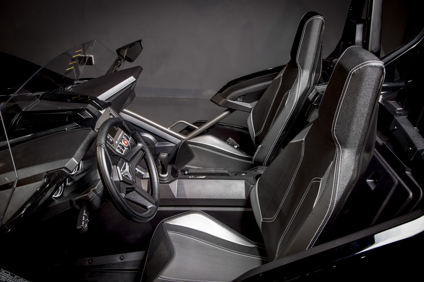 2017 - Polaris Slingshot ( Motorcycle ) - Image 4
