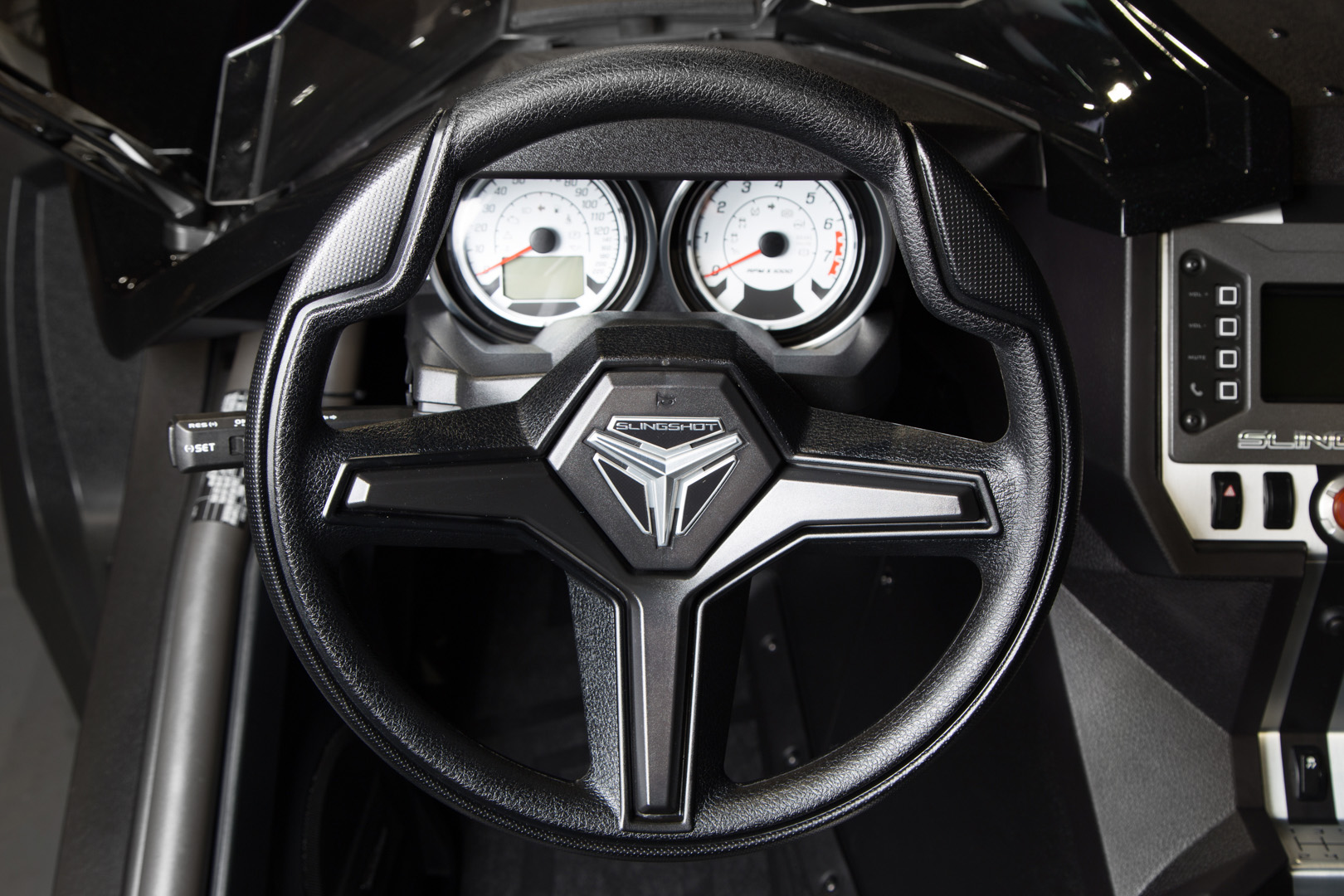 2017 - Polaris Slingshot ( Motorcycle ) - Image 6